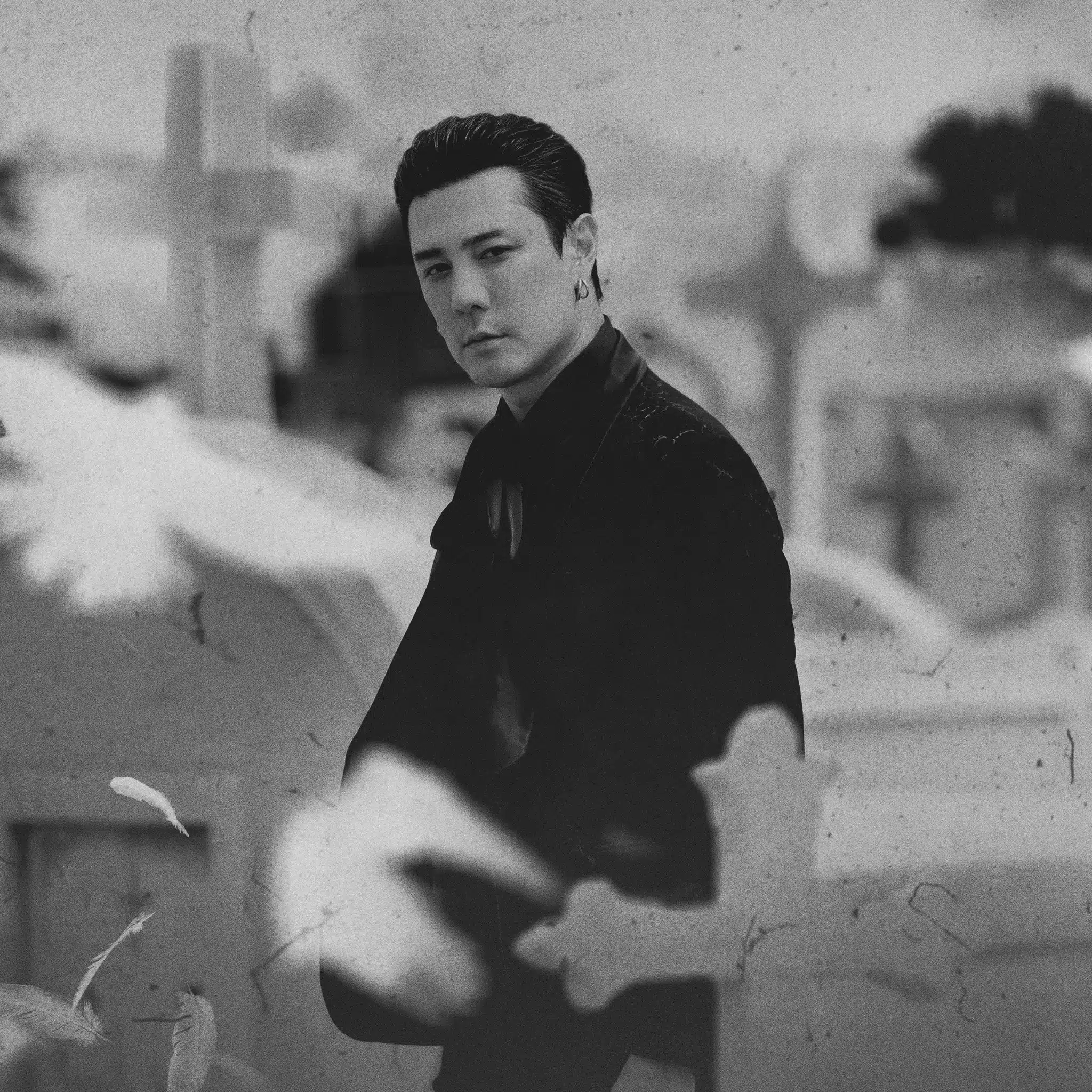 ภาพโดม ปกรณ์ ลัม ในบทบาทผู้บริหารค่ายเพลง Iconic Records แสดงถึงความสำเร็จในอาชีพ