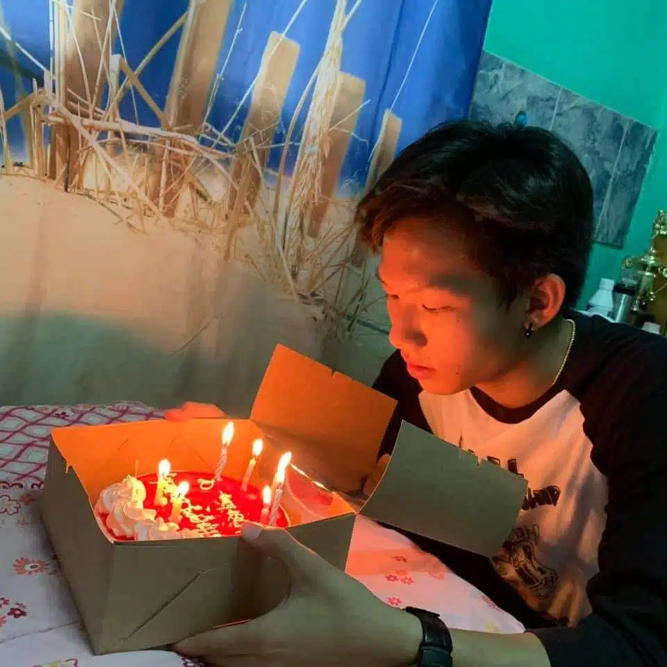 ภาพเหตุการณ์ที่รถยนต์ชนท้ายอ๊อฟ ธนกฤต