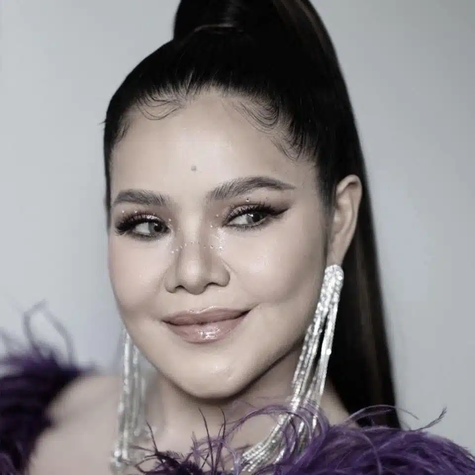 ฮาย อาภาพร แสดงความคิดเห็นว่าคนไทยรอดูการตอบโต้จากรัฐ