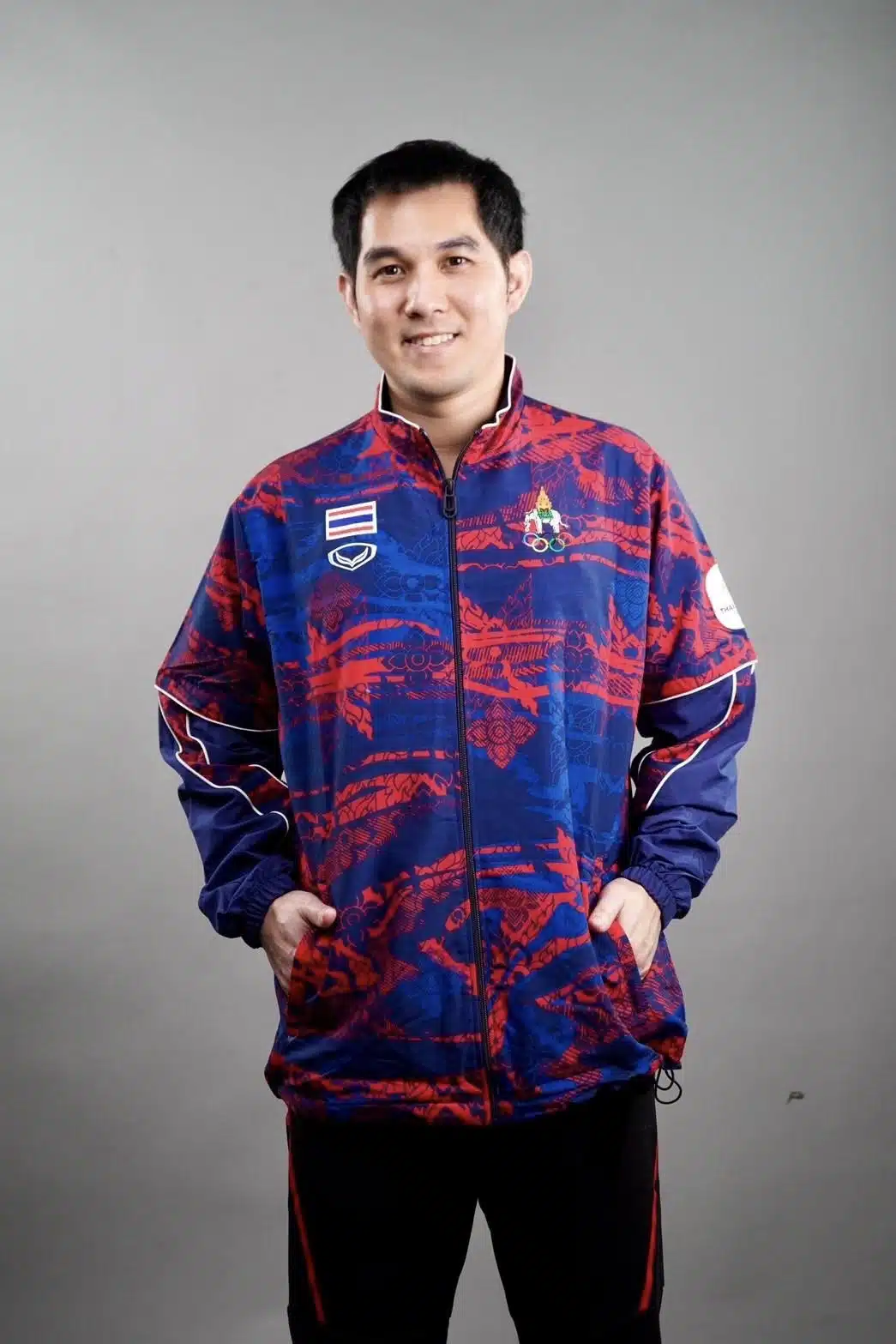 ประวัติของโค้ชป้อม rov แสดงให้เห็นถึงความสำเร็จในวงการกีฬา