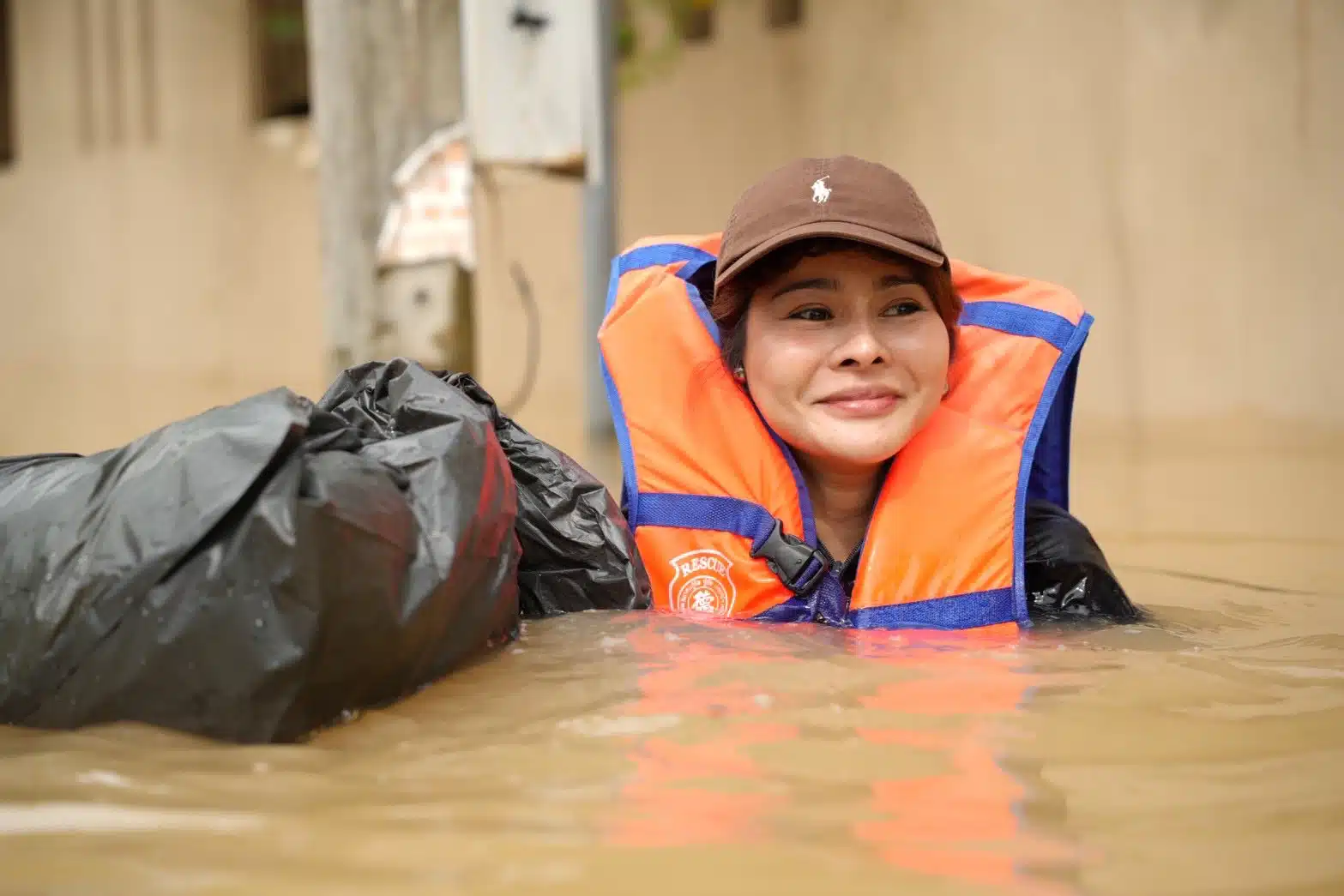 ลิซ่า ทำคนเทนต์ช่วยน้ำท่วมจริงไหม