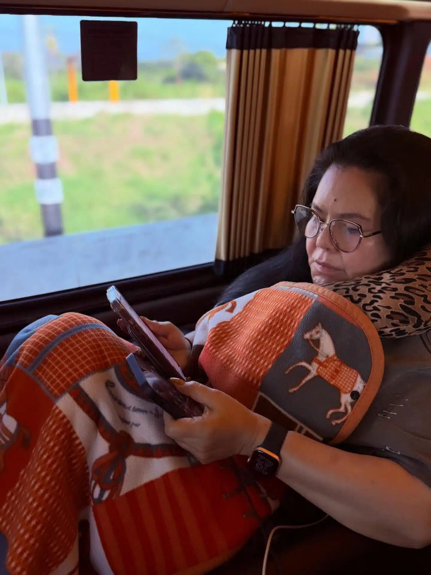 นักร้องฮาย อาภาพร ส่งกำลังใจให้ทหารไทยในสถานการณ์ตึงเครียด