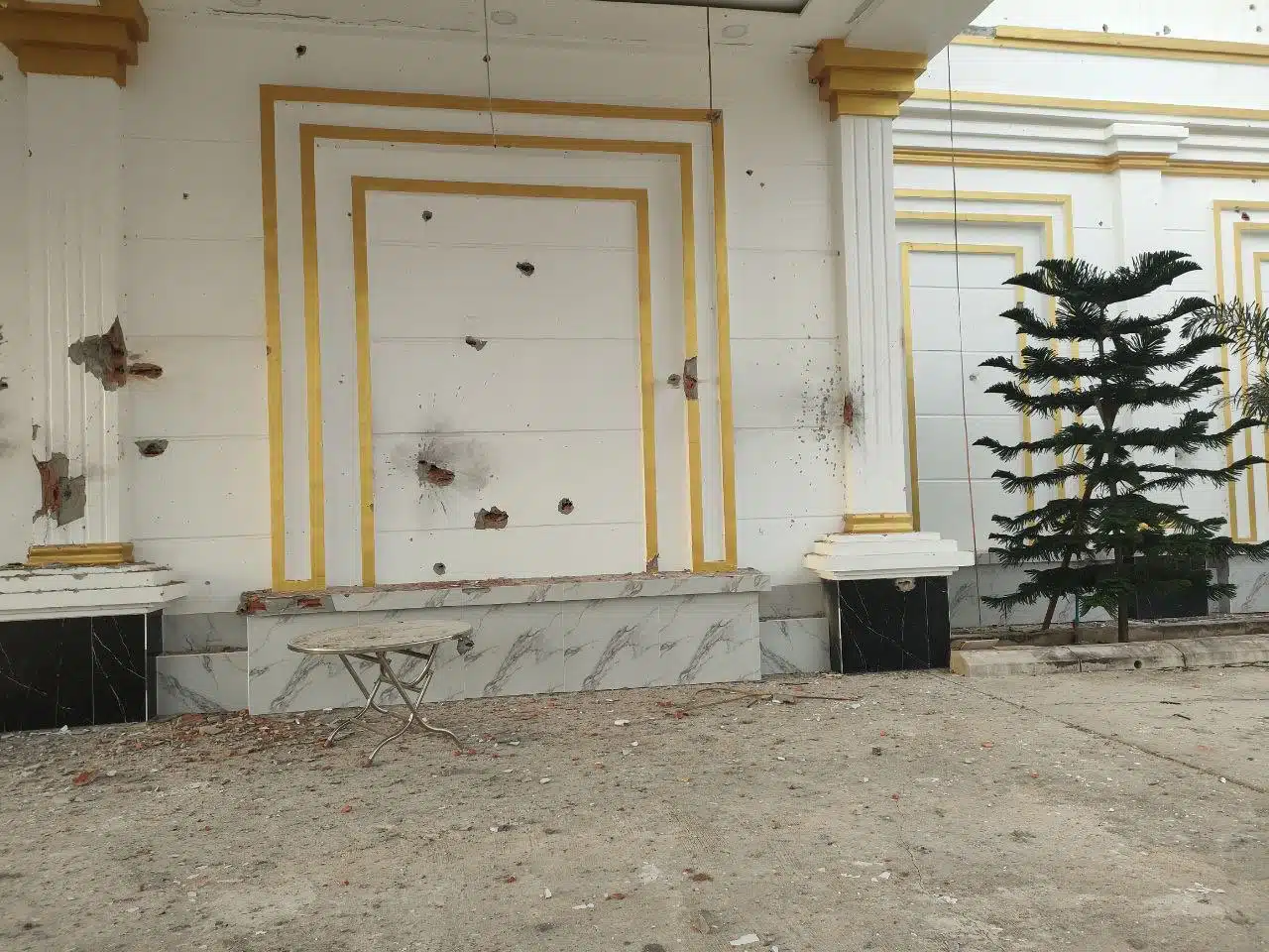 กัมพูชาเผยภาพอาคารคาสิโนถูกยิง-2