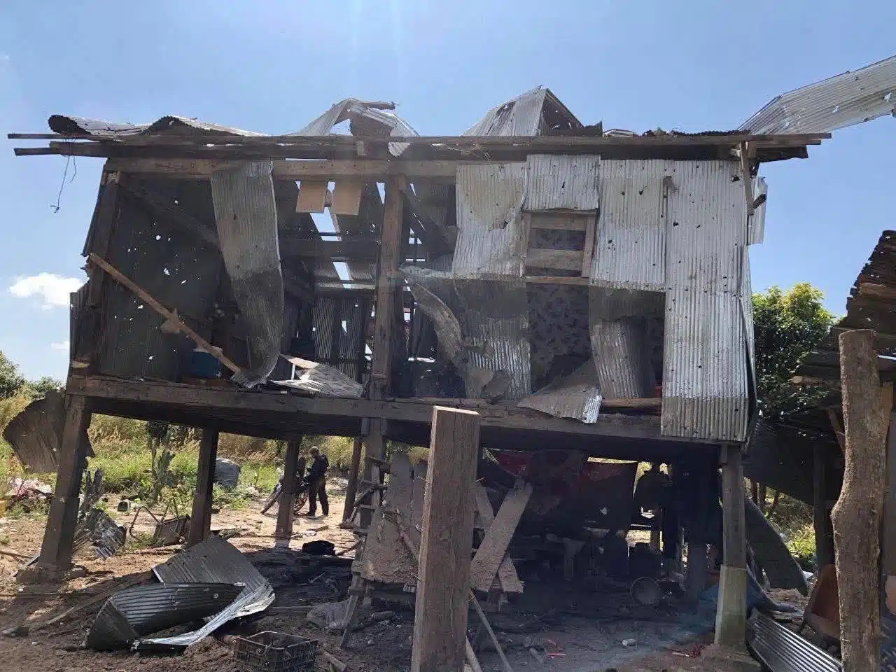 ภาพบ้านเรือนในกัมพูชาที่ดูเหมือนถูกทิ้งร้างมากกว่าโดนระเบิด