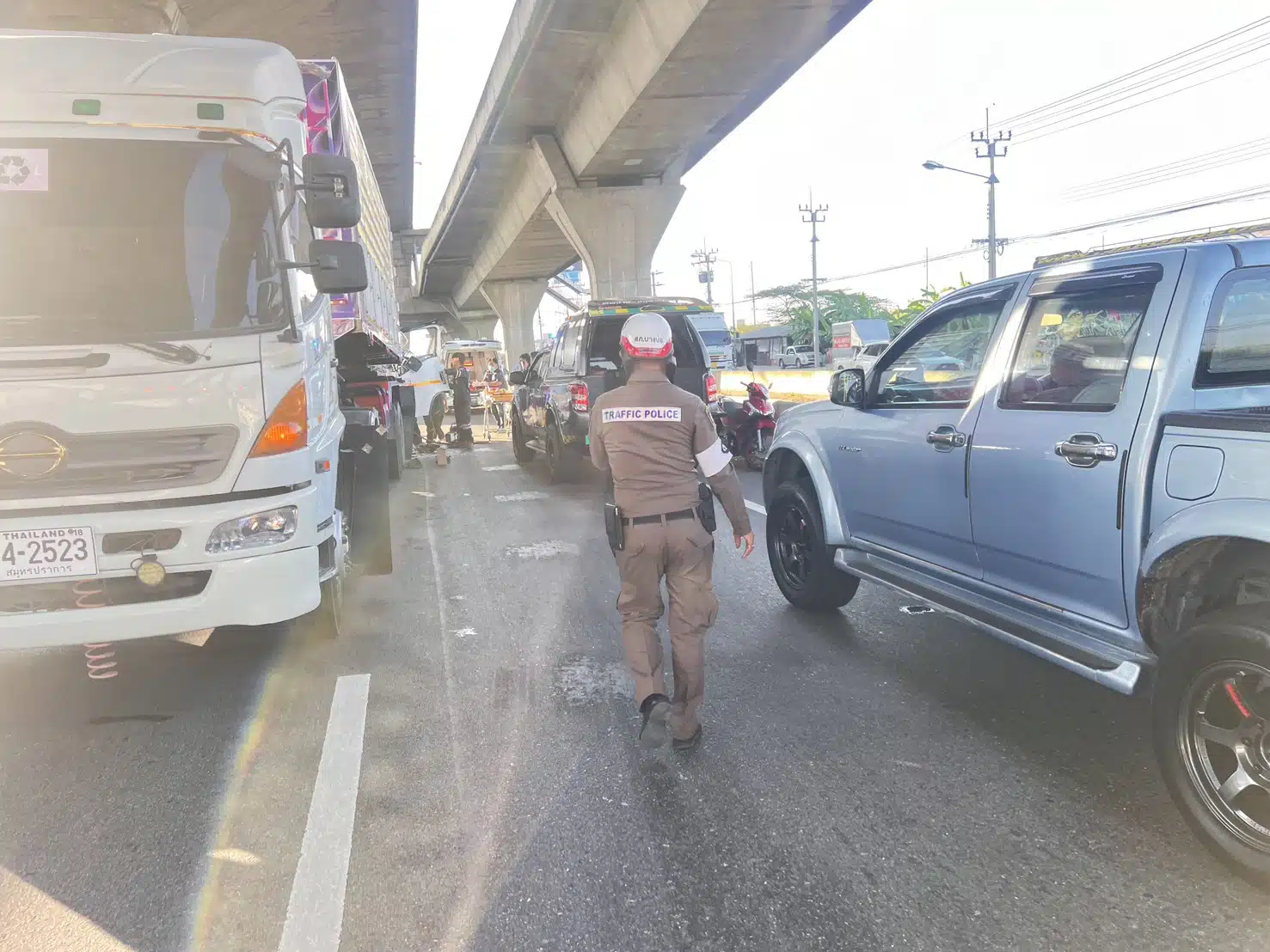 ประชาชนควรหลีกเลี่ยงเส้นทางถนนบางนา-ตราด กม.34 หลังสะพานลอยถล่ม
