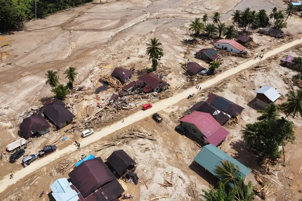 ชาวบ้านอินโดฯ เจอน้ำท่วมโอดเหมือนสึนามิ