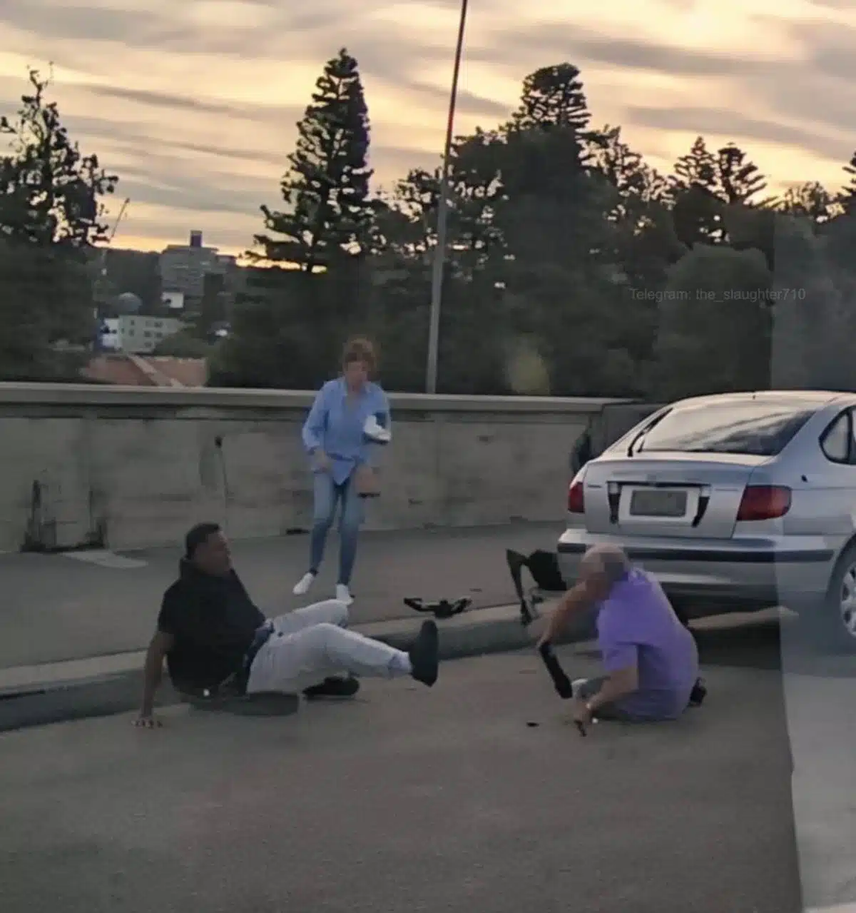 จังหวะสองสามีภรรยารัสเซียแย่งปืน