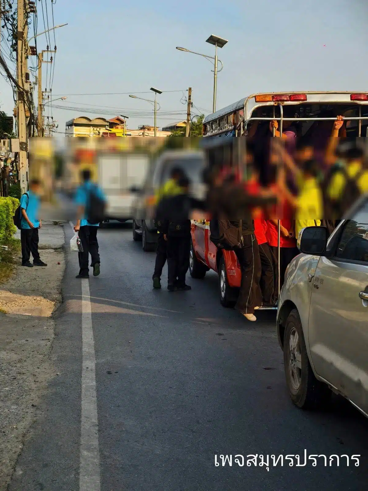 เด็กนักเรียนมีงานกีฬาสีพอดี ตอนงานเลี้ยงเดลต้า ตลาดนัดเรือบิน ที่นี่สมุทรปราการ