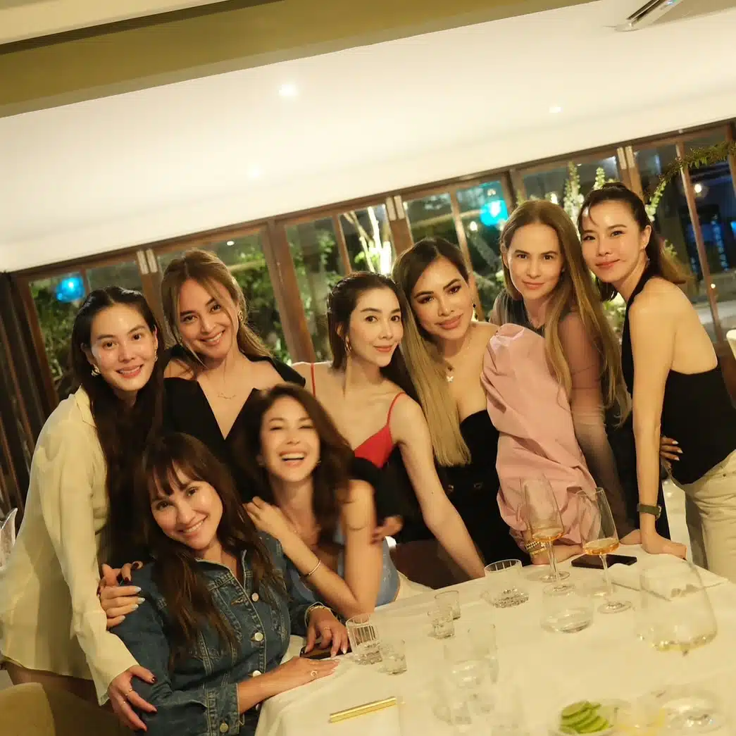 เพื่อน นานา ไรบีนา