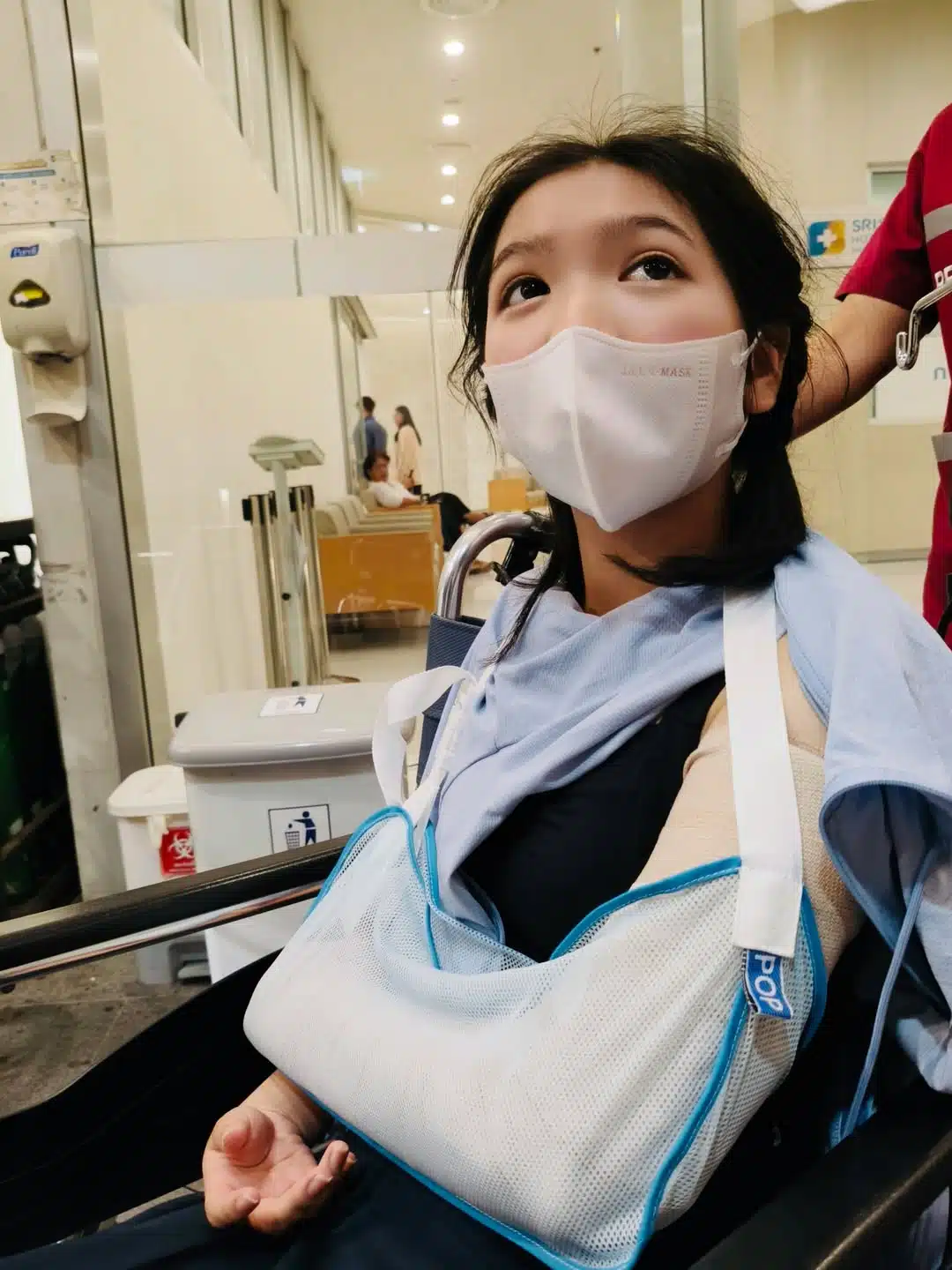 น้องอินเตอร์เรียนเต้นลื่นล้มเข้ารพ.