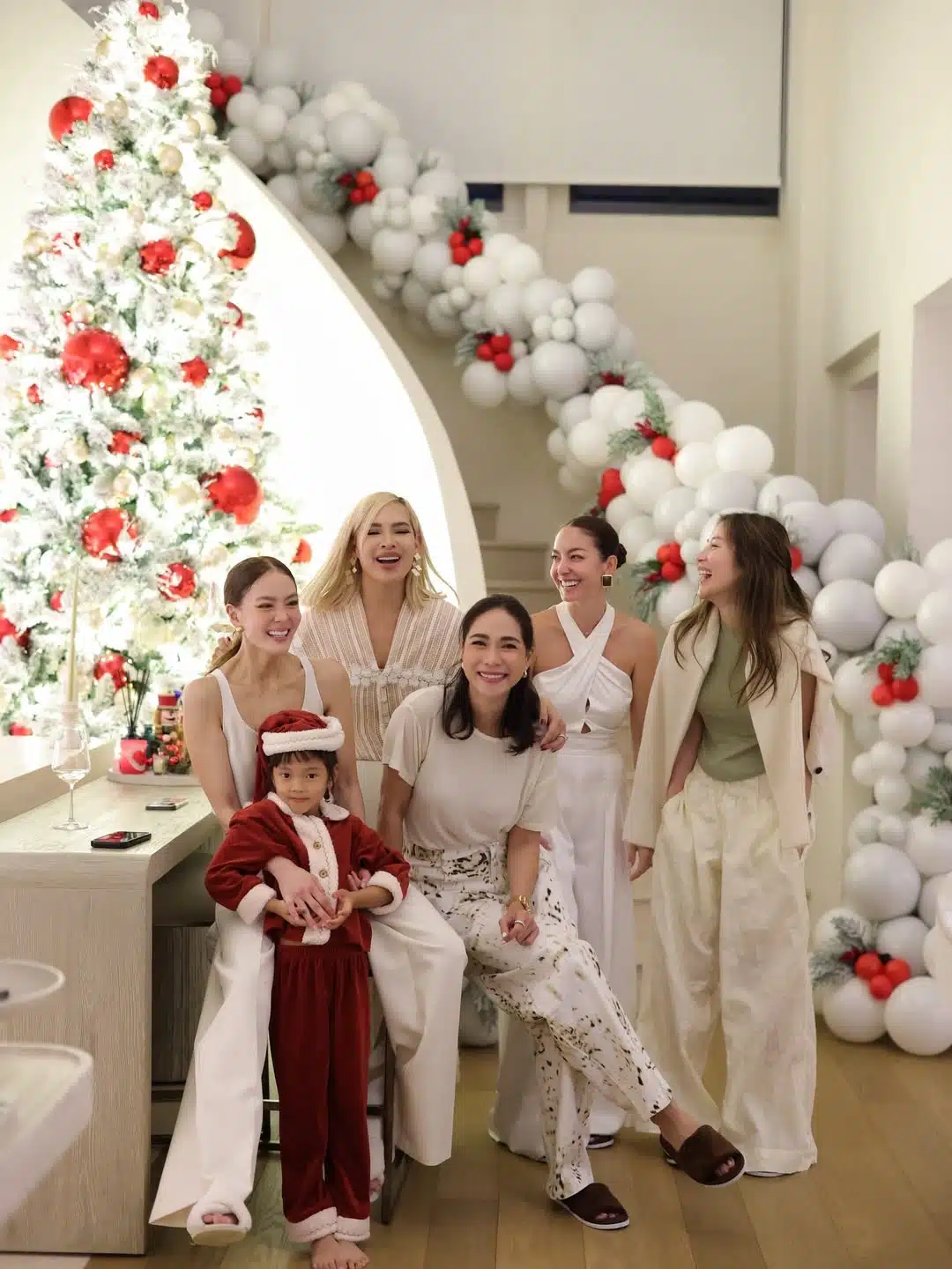 เจนี่ นัดรวมตัวแก๊งเพื่อนสาวฉลองคริสต์มาส-2