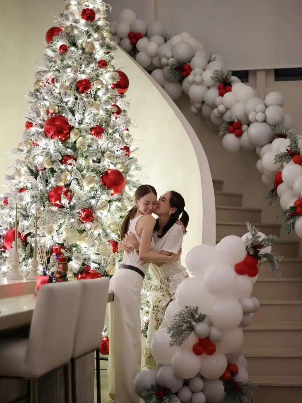 พลอย เฌอมาลย์และเจนี่