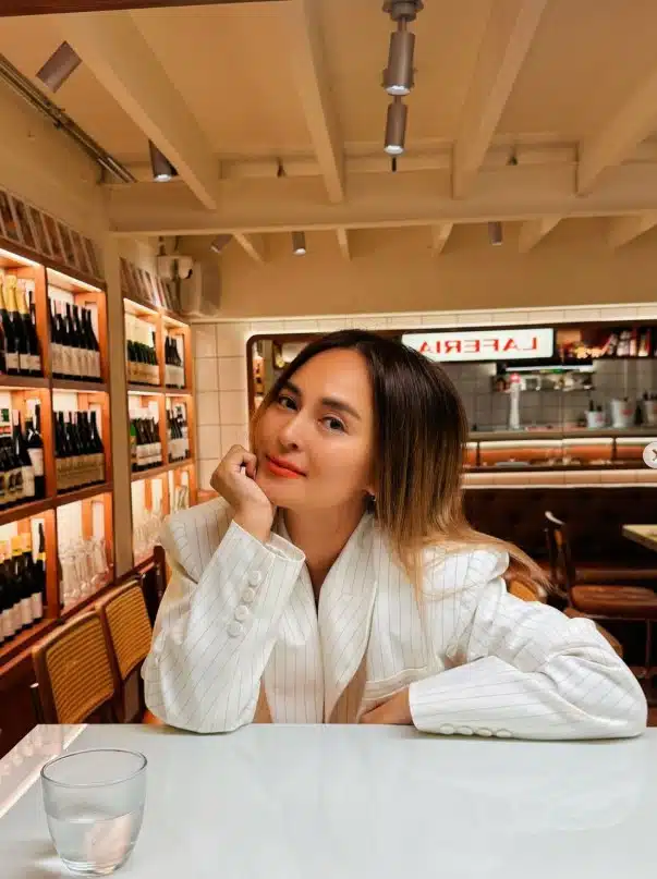 นานามีใบหน้าคมเข้มและชื่อที่ฟังดูอินเตอร์ ทำให้คนเข้าใจผิด