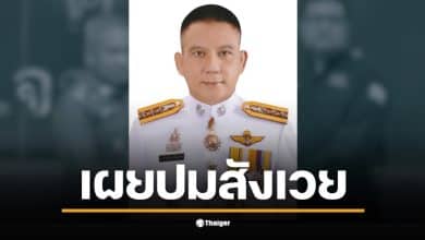 ภาพรถเก๋งที่ พล.ต.ต.ธนานันท์วิชญ์ เสียชีวิตภายใน โดยมีอาวุธปืนตกอยู่ข้างๆ