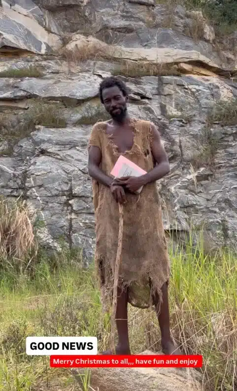 ผู้คนจำนวนมากแห่ขึ้นเรือโนอาห์แห่งกานา จนล้นทะลัก