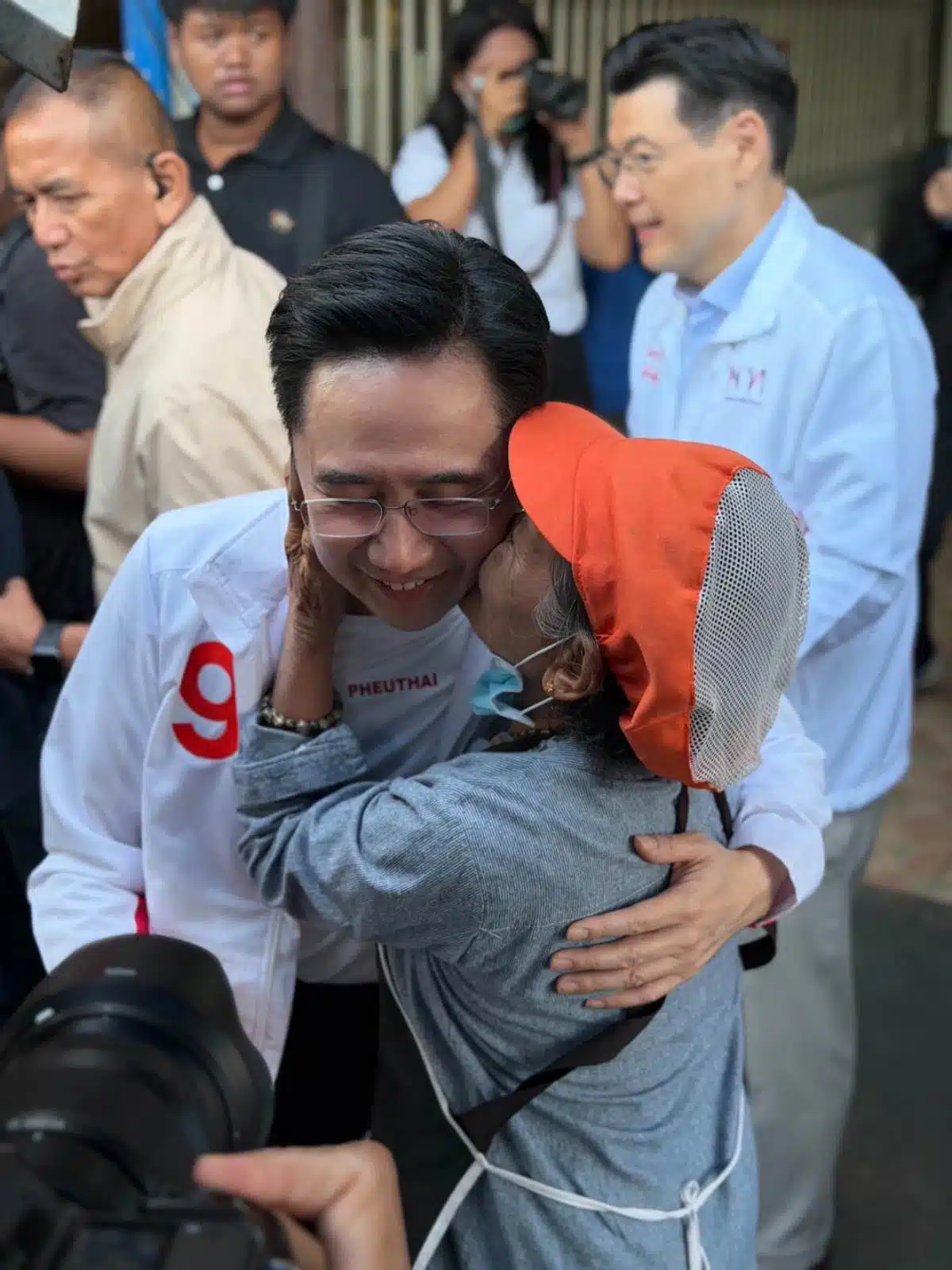 ยศชนันวงศ์สวัสดิ์หอมแก้ม