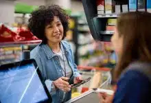 หนึ่งในจุดเด่นของการเข้าร่วมโครงการมิตรแท้โชห่วย คือ ไม่มีค่าแรกเข้า และไม่ผูกมัดแบบแฟรนไชส์ เจ้าของร้านจึงไม่ต้องลงทุนก้อนใหญ่ตั้งแต่เริ่มต้น และมีอิสระในการตัดสินใจทางธุรกิจอย่างเต็มที่