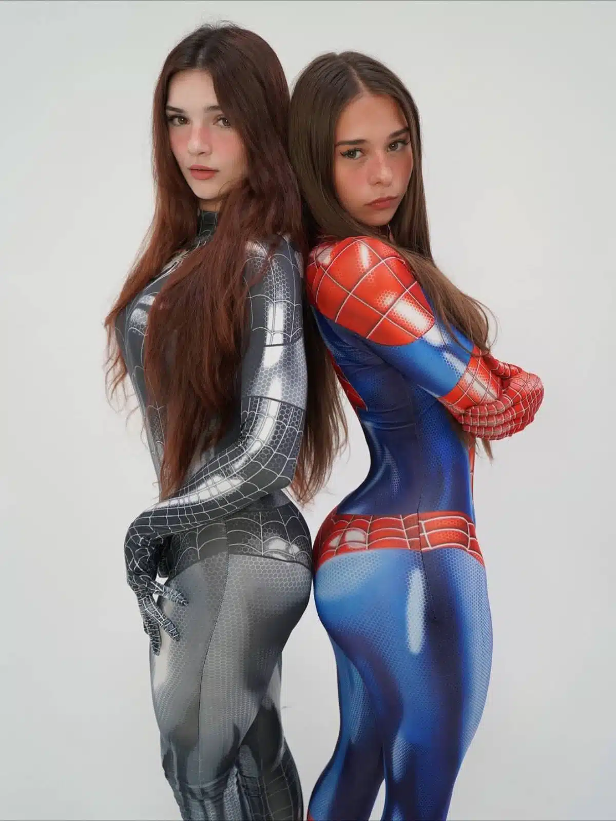 โซฟี เรน ถ่ายแบบชุดสไปเดอร์แมนกับเพื่อน