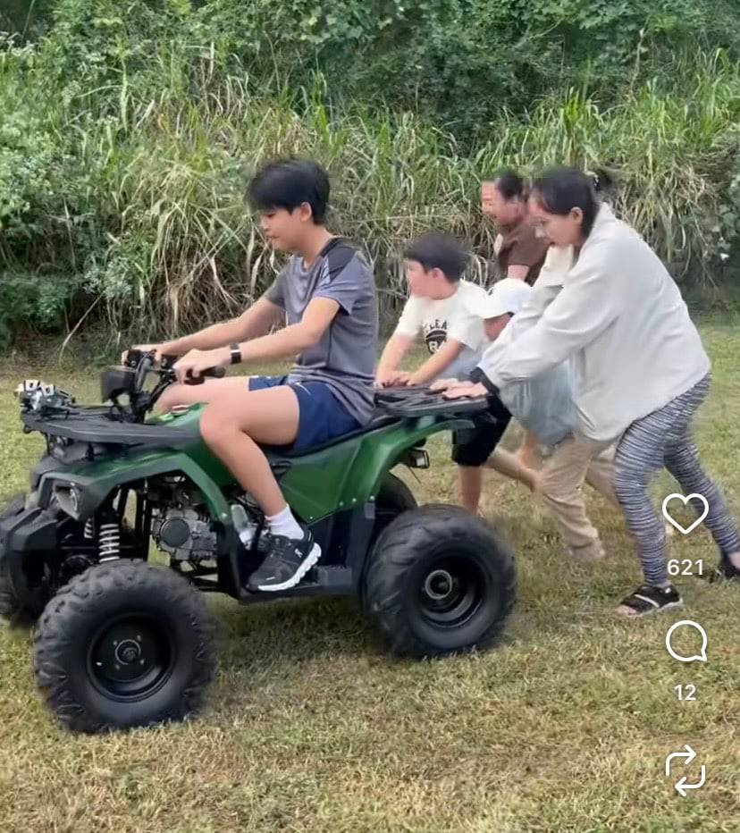 ภาพครอบครัวของนาเดีย นิมิตรวานิช ในกิจกรรมวิถีเกษตรที่ไร่