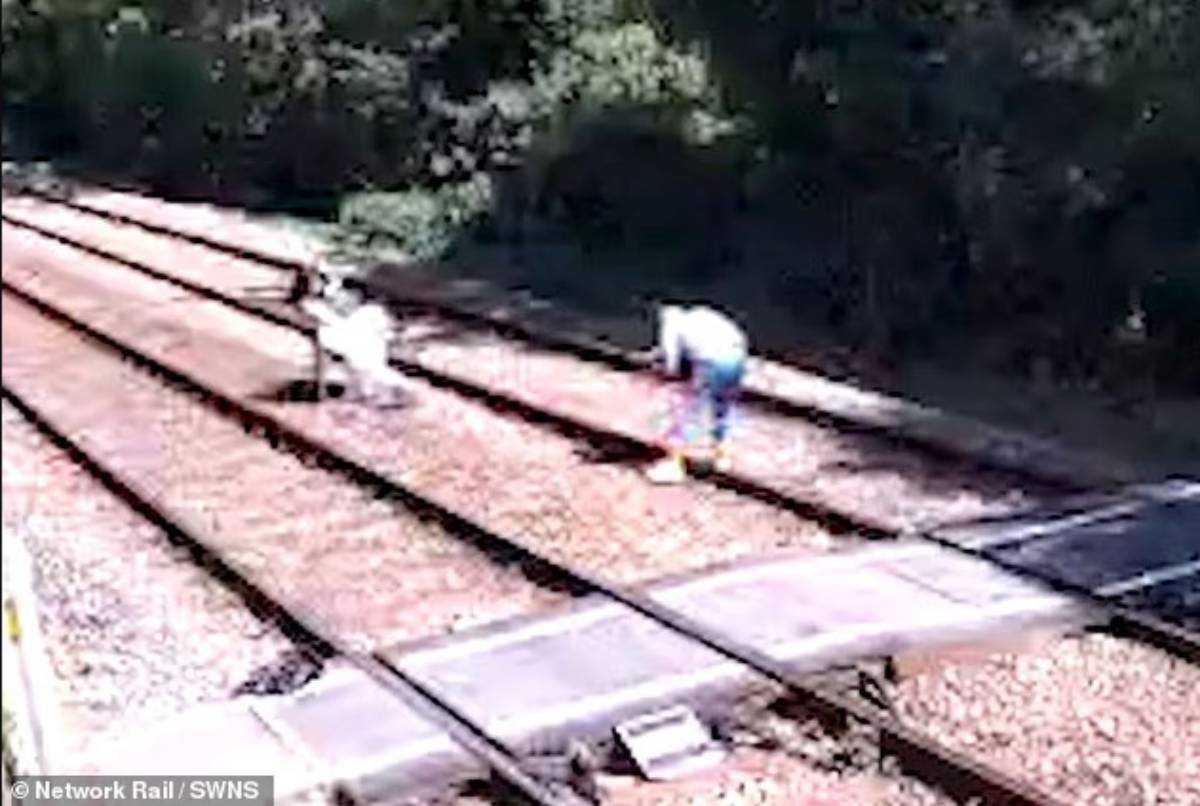 จุดเกิดเหตุรถไอังกฤษ เฉี่ยวชนนักบอล