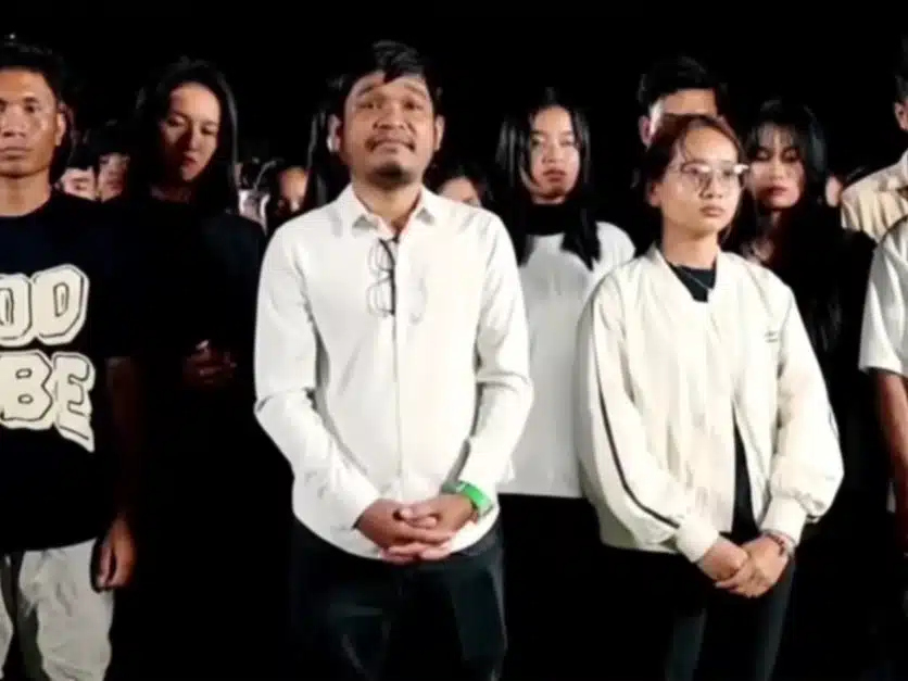 ชายชาวกัมพูชาร้องไห้อัดคลิปวอนขอสันติภาพ