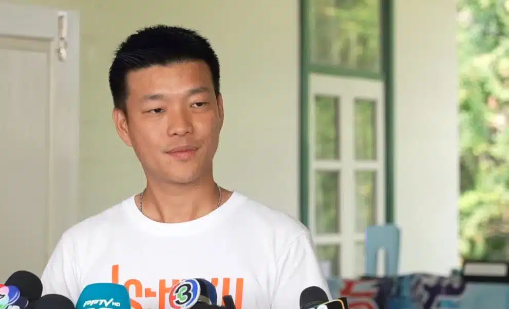 นายณัฐพงษ์ เรืองปัญญาวุฒิ ให้สัมภาษณ์สื่อมวลชน