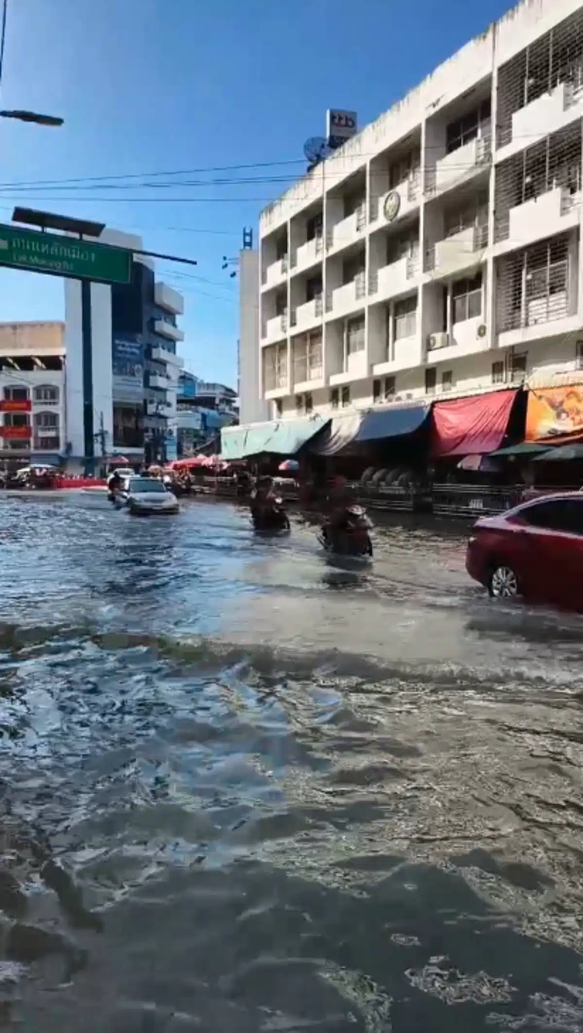 ตลาดปากน้ำ เวลา 10 โมงโดยประมาณ วันที่ 7 ธันวาคม