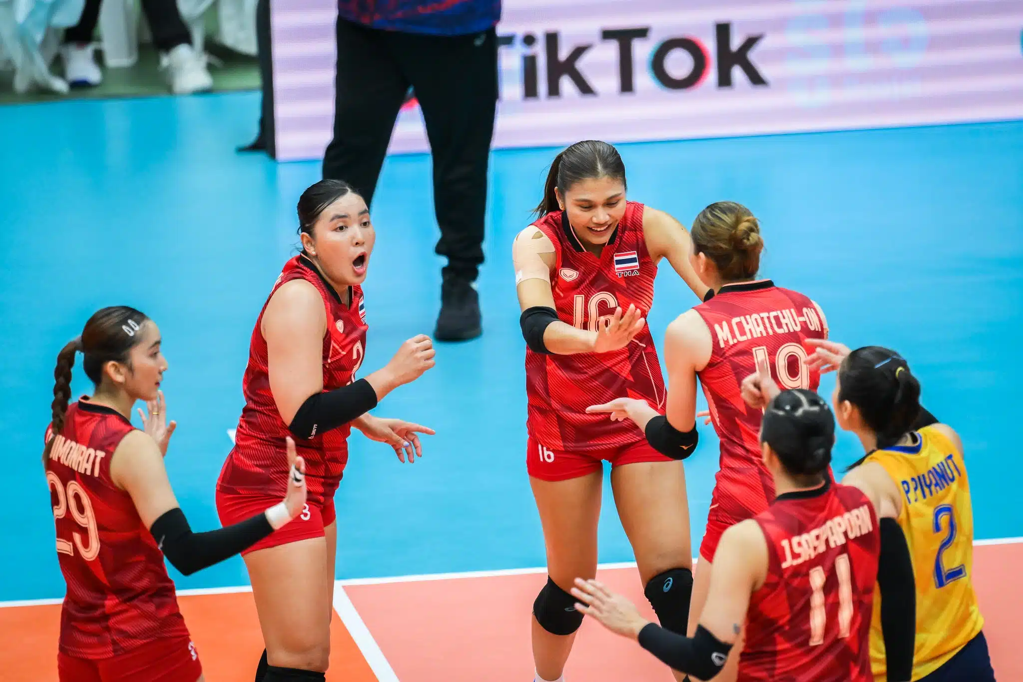 การถ่ายทอดสด วอลเลย์บอลหญิงทีมชาติไทย เป็นโอกาสให้แฟนๆ ส่งกำลังใจ