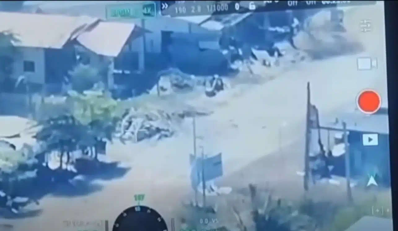 กลุ่มควันโพยพุ่งหลังการยิงทำลายเป้าหมายบริเวณชายแดน