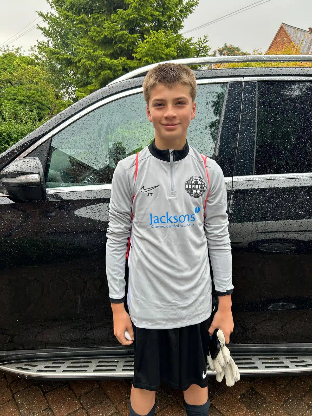 ผู้รักษาประตู อายุ 14 ปี ถูกรถไฟชน