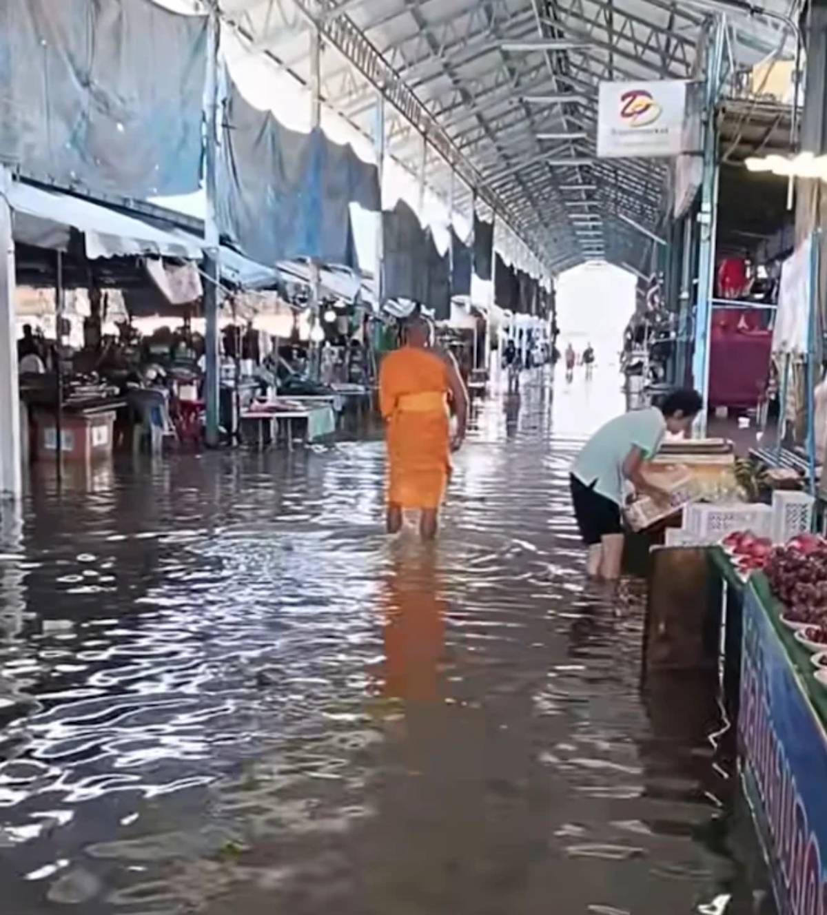 พระสมุทรเจดีย์ น้ำทะเลหนุนวันนี้