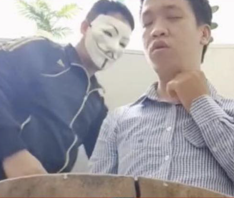 เจ้าหน้าที่ตำรวจเวียดนามเข้าจับกุมอดีตข้าราชการที่ก่อเหตุฆ่าตัดคอในสำนักงาน