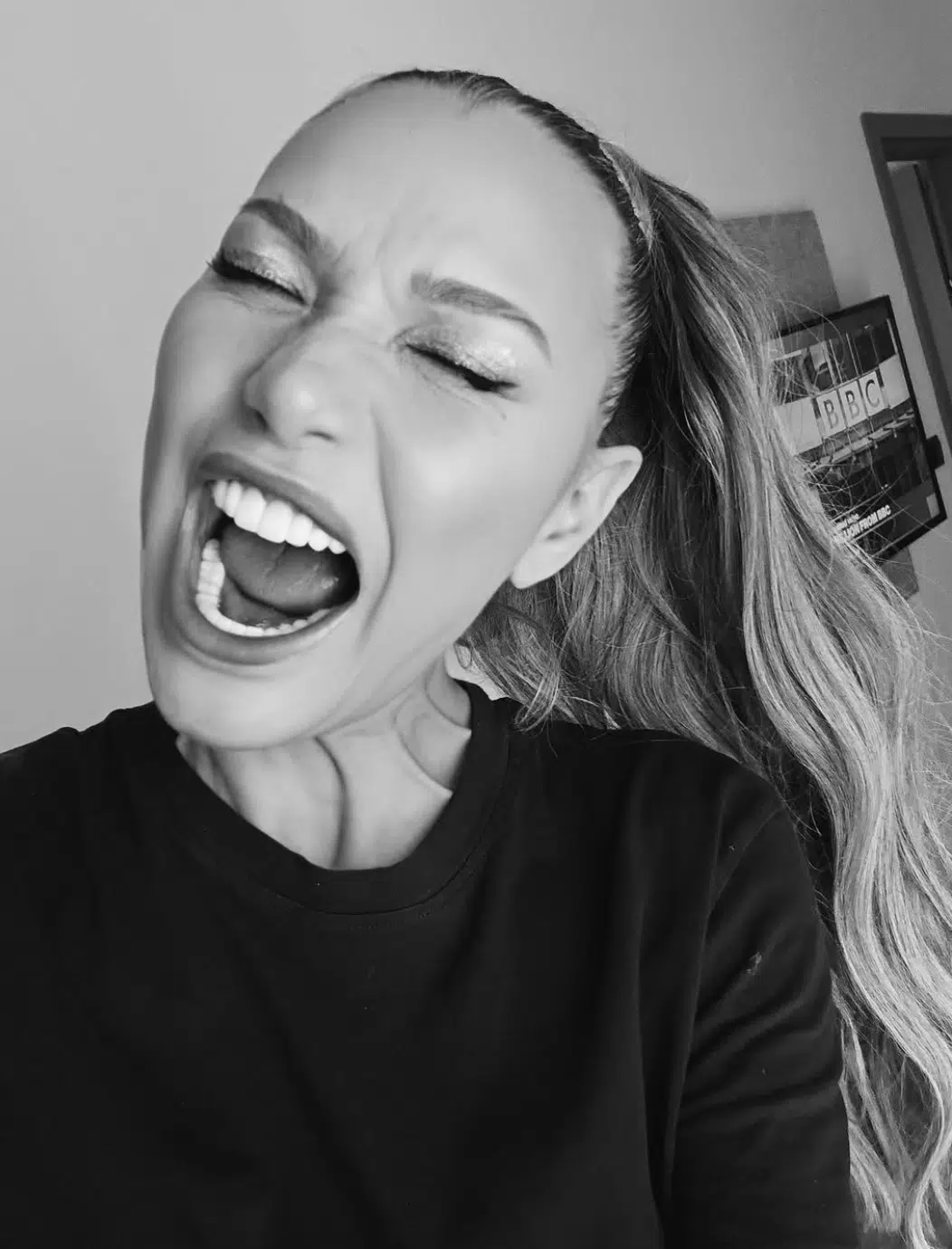 เจ้าแม่เพลงแดนซ์ยุค 90 อวดหน้าสด ในวัย 55 ปี หน้าเด็กจนแฟนคลับจำแทบไม่ได้