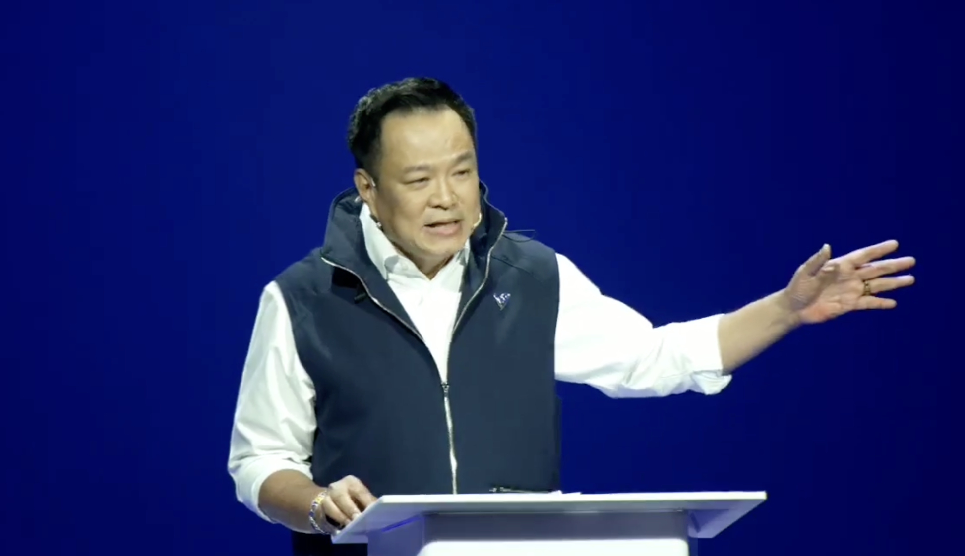 ‘อนุทิน’ หลั่งน้ำตา นำ ‘ภูมิใจไทย’ สู้ศึกเลือกตั้ง ชูนโยบาย ‘ทหารอาสา-คนละครึ่งพลัส’ มั่นใจนั่งนายกฯ