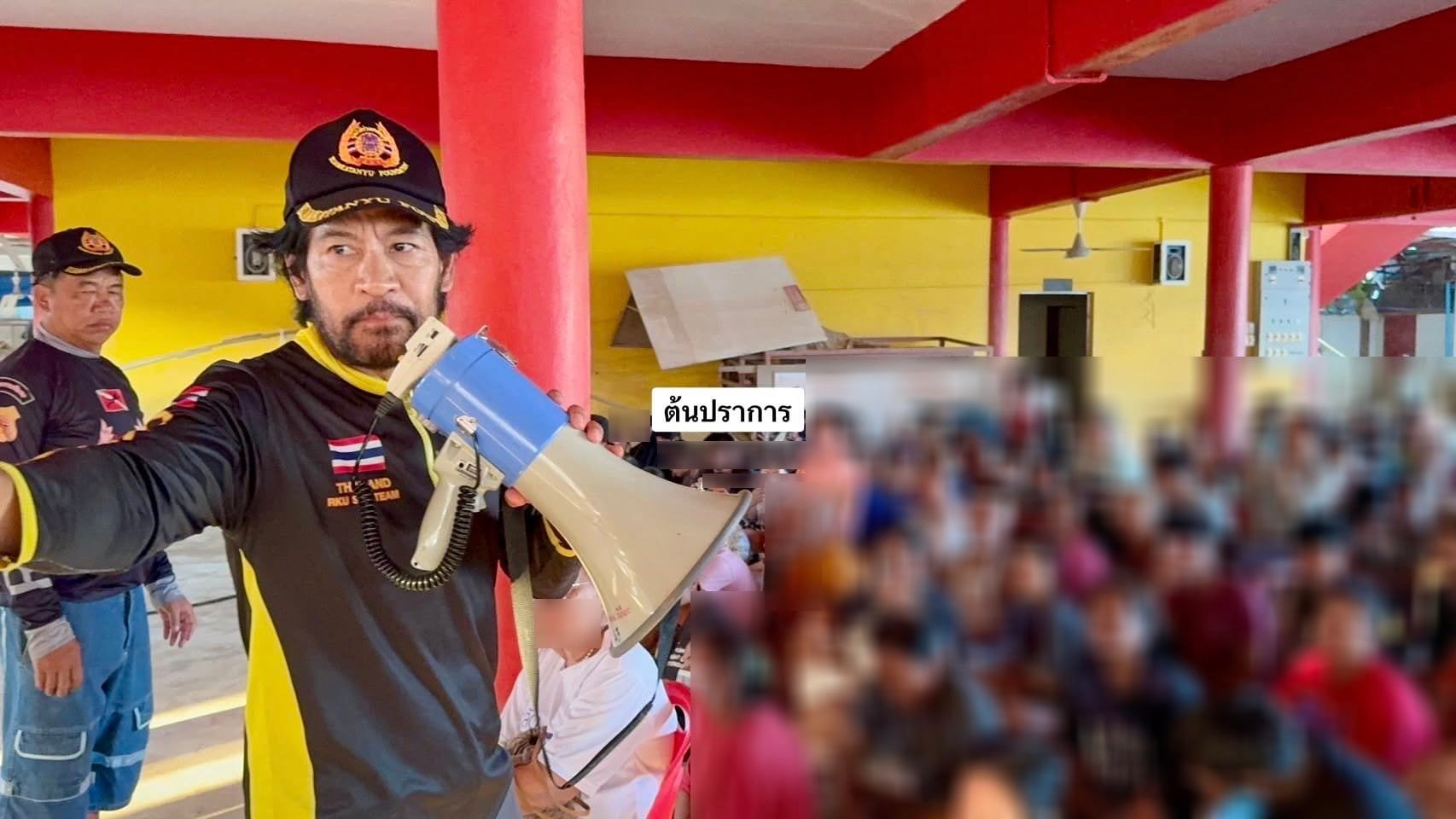 ภาพบีบหัวใจ บิณฑ์ บันลือฤทธิ์ ฟุบหลับคาบันได ลุยน้ำท่วม 10 วันไม่พัก-5