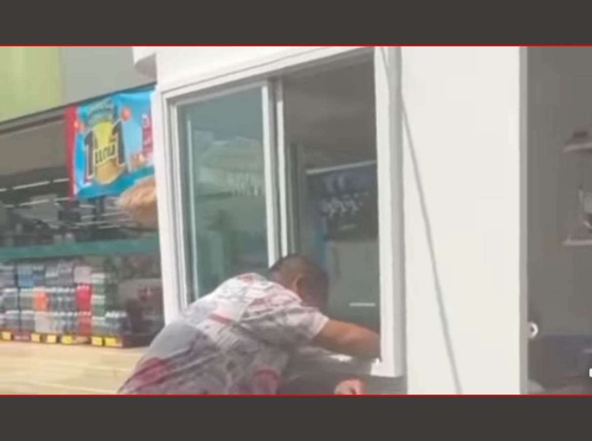 ลุงกับพนักงานขายไอศกรีม