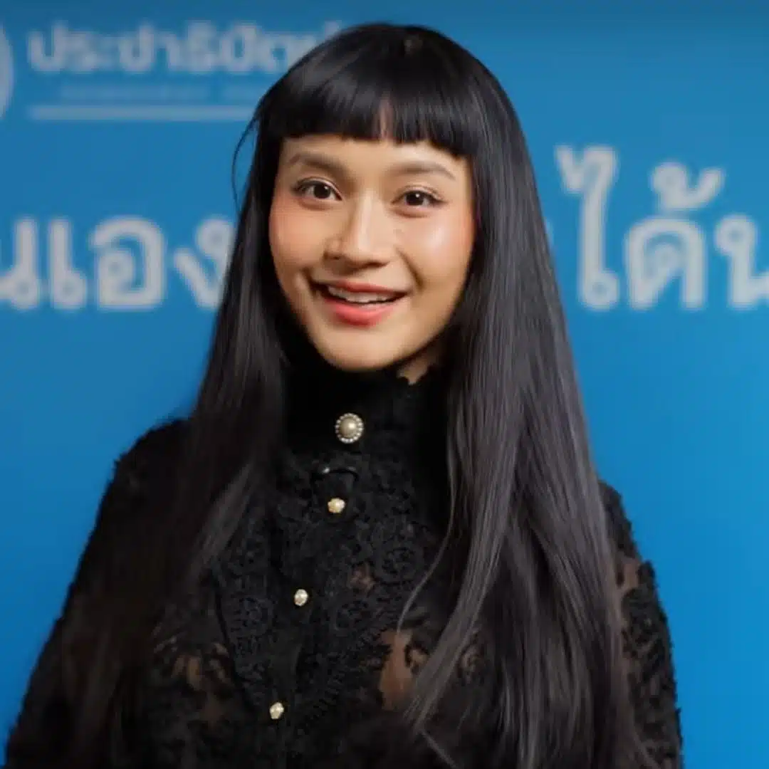 ภาพโปรไฟล์ วีร์ ศรีวราธนบูลย์ ในชุดสูทสมัคร สส.