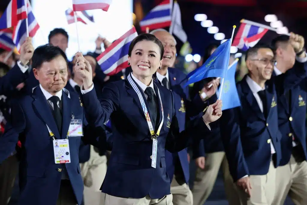 สมเด็จพระนางเจ้าสุทิดา พัชรสุธาพิมลลักษณ พระบรมราชินี เสด็จร่วมขบวนนักกีฬา-2