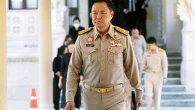 อนุทินสวมชุดสีกากี เดินทางเข้าตึกไทยคู่ฟ้าวันนี้ 9 ธ.ค. 2568