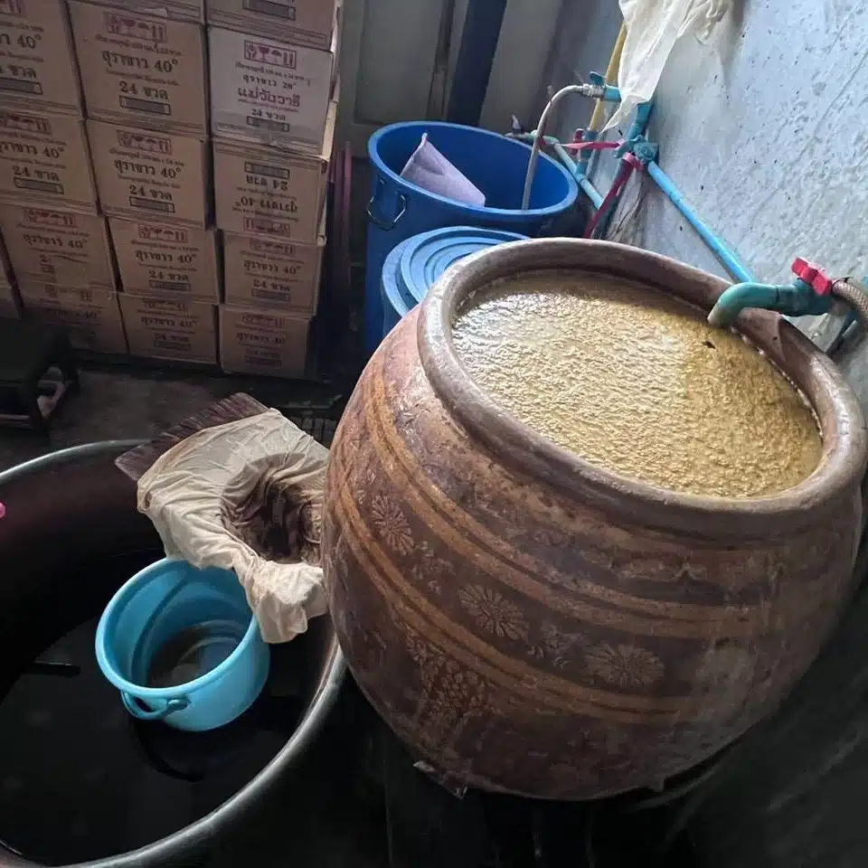 อย. บุกทลายโรงงานผลิตยาผีบอกคนเฒ่าลืมไม้เท้า-2