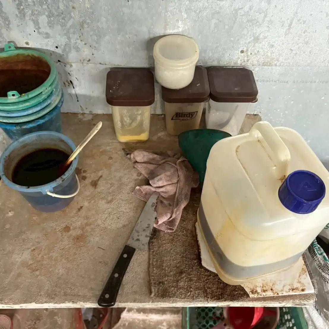 อย. บุกทลายโรงงานผลิตยาผีบอกคนเฒ่าลืมไม้เท้า-4