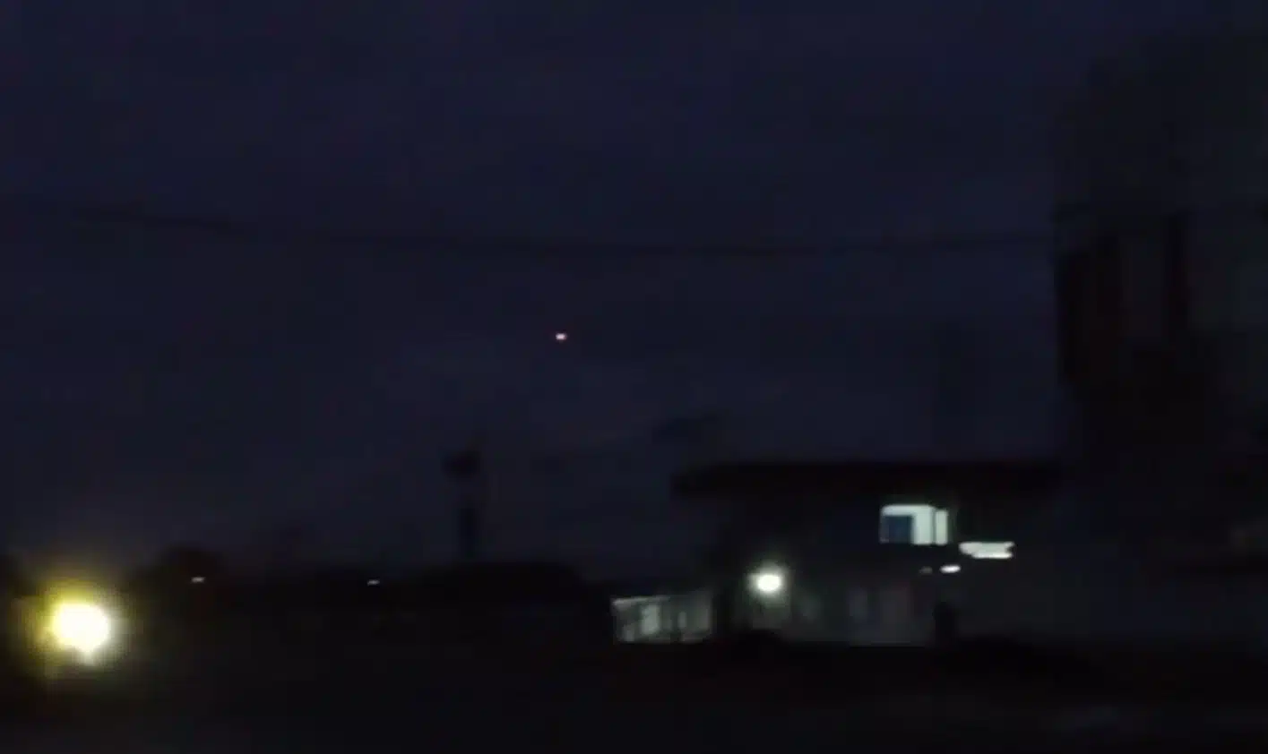 เครื่องบินขับไล่ F-16 ของกองทัพอากาศไทยขณะบินปฏิบัติภารกิจ