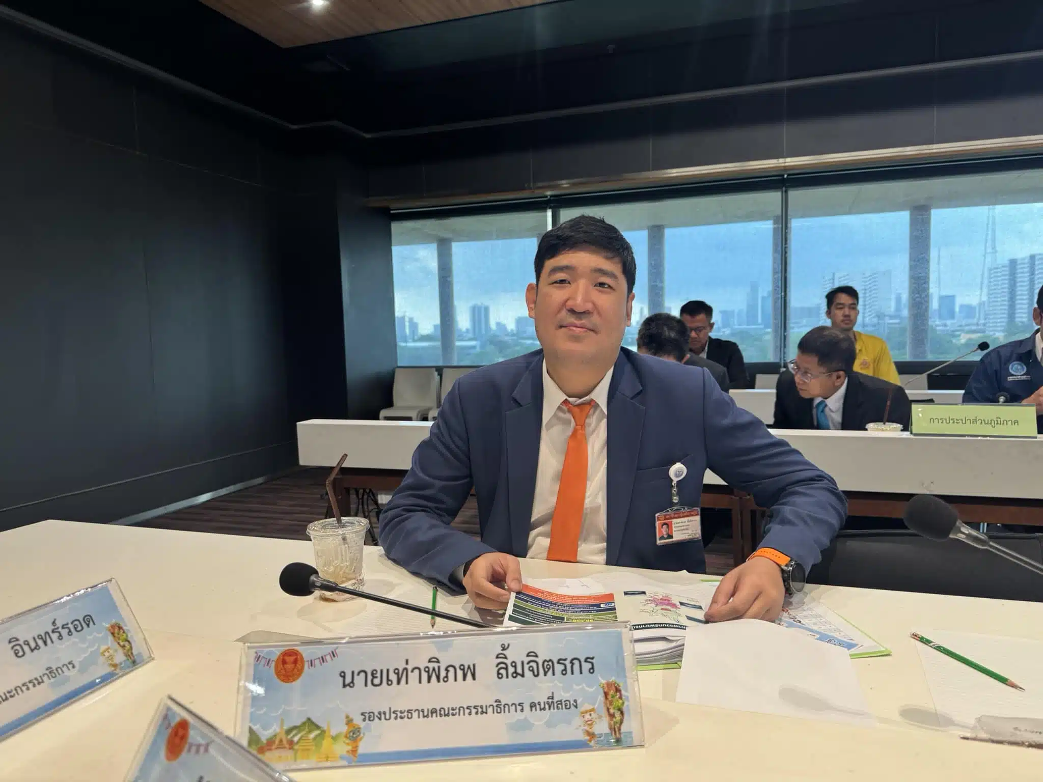 นายเท่าพิภพ ลิ้มจิตรกร