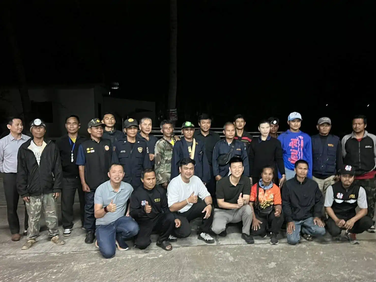 หัวหน้าพรรคประชาชนมอบสิ่งของให้กำลังใจเจ้าหน้าที่ ชรบ.