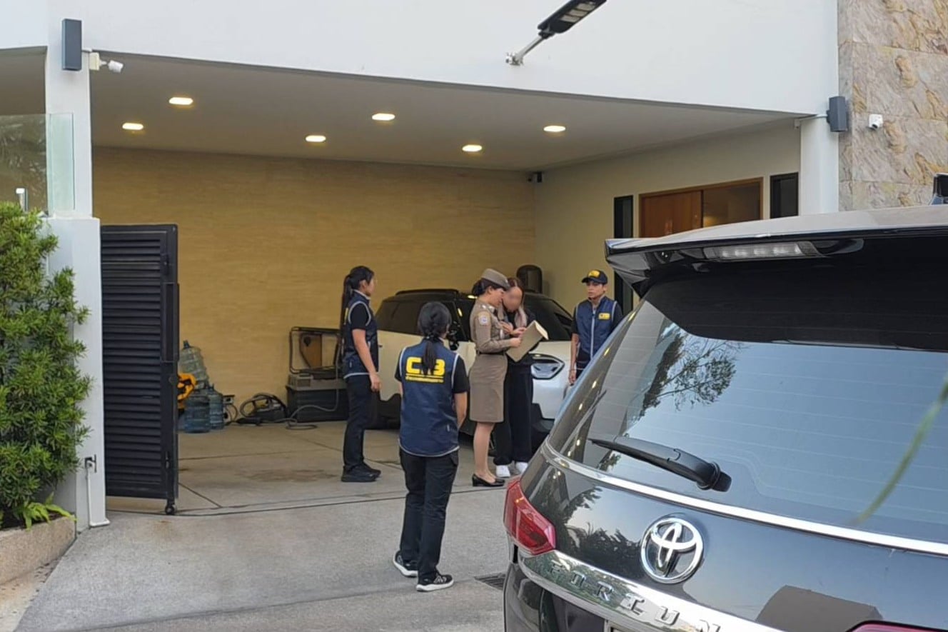 เปิดภาพนาที เจ้าหน้าที่ตำรวจ นำกำลังเข้าจับกุม นานา ไรบีนา ที่บ้านพักย่านพระโขนง-2