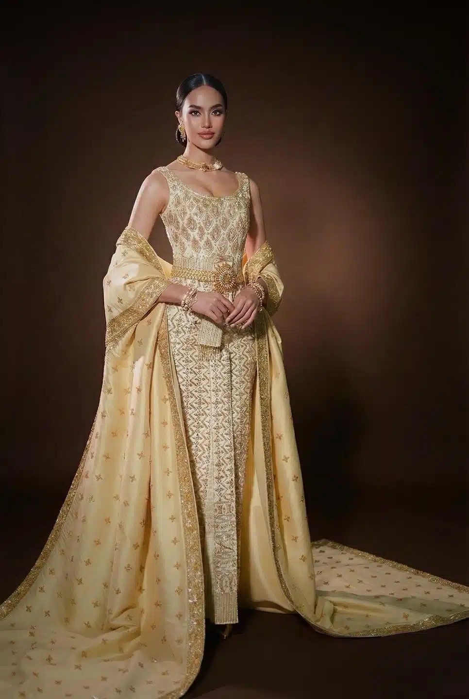 โอปอล สุชาตา สวมชุดไทยดุสิตสุดวิจิตรจากห้องเสื้อวนัชกูตูร์ เปิดพิธีซีเกมส์ 2025-2