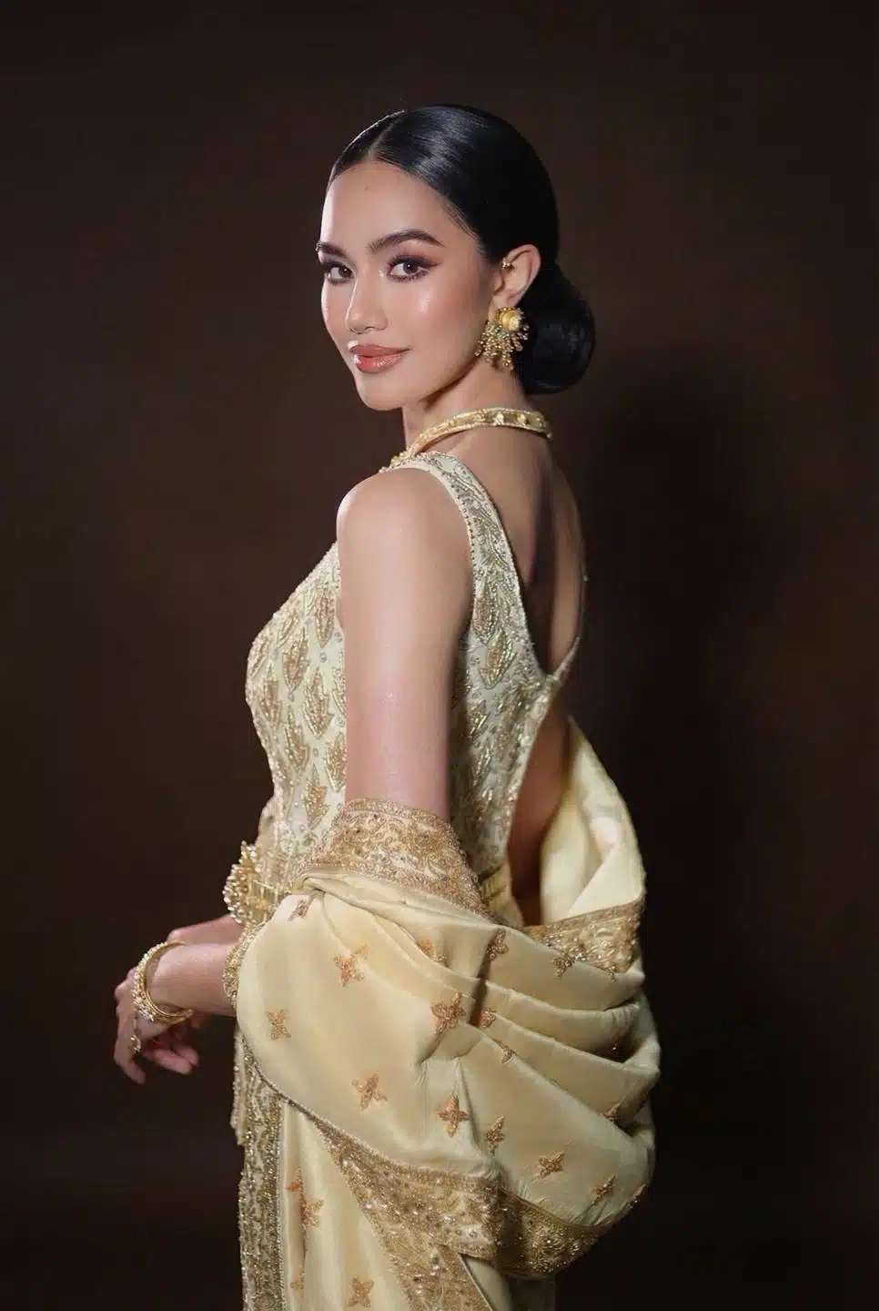 โอปอล สุชาตา สวมชุดไทยดุสิตสุดวิจิตรจากห้องเสื้อวนัชกูตูร์ เปิดพิธีซีเกมส์ 2025-3