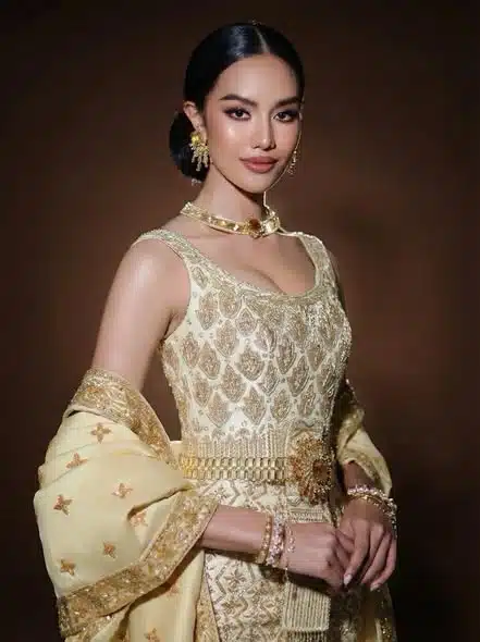 โอปอล สุชาตา สวมชุดไทยดุสิตสุดวิจิตรจากห้องเสื้อวนัชกูตูร์ เปิดพิธีซีเกมส์ 2025