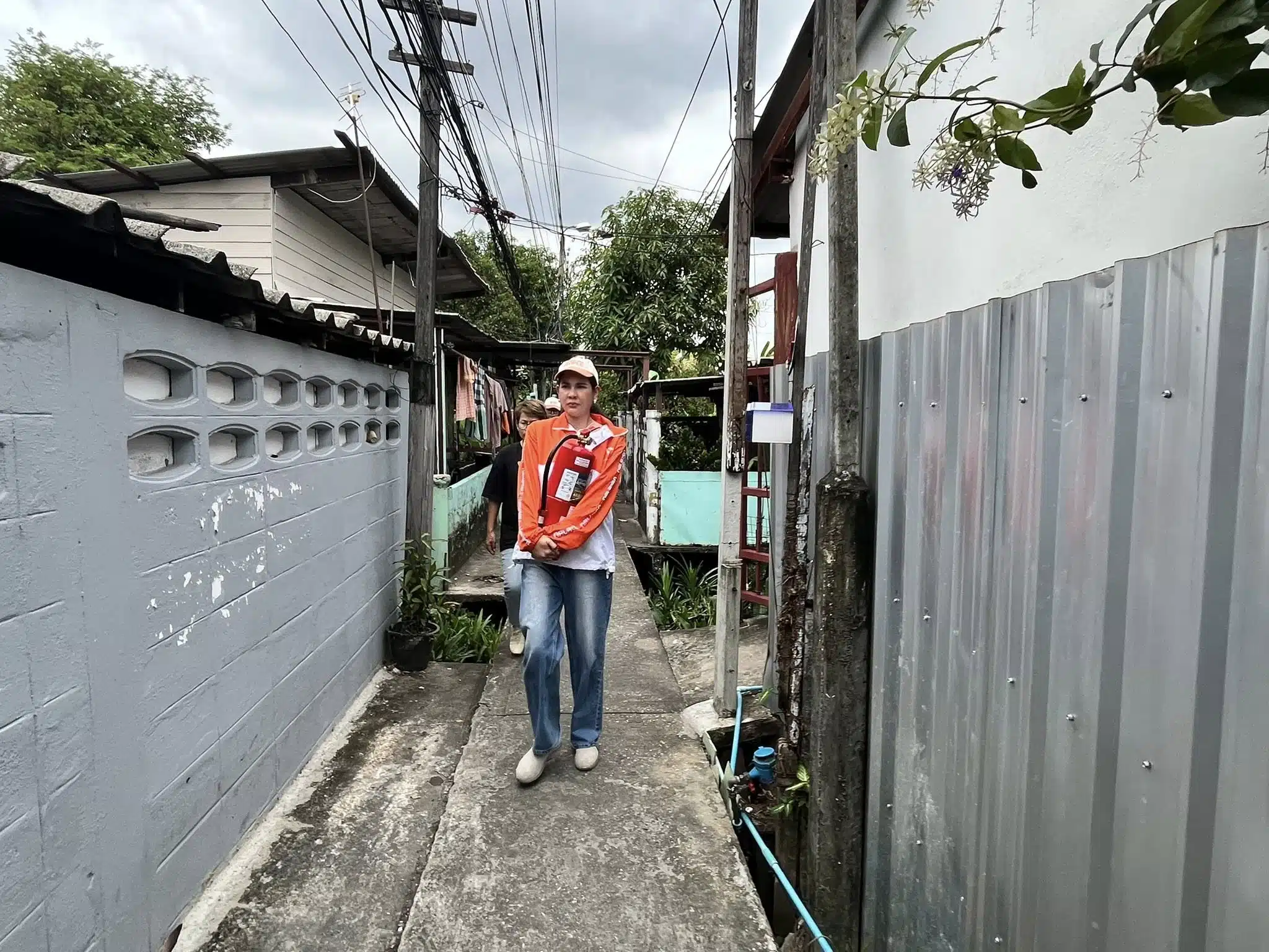 เธอเริ่มมีงานติดต่อเข้ามาในวงการบันเทิงอีกครั้ง