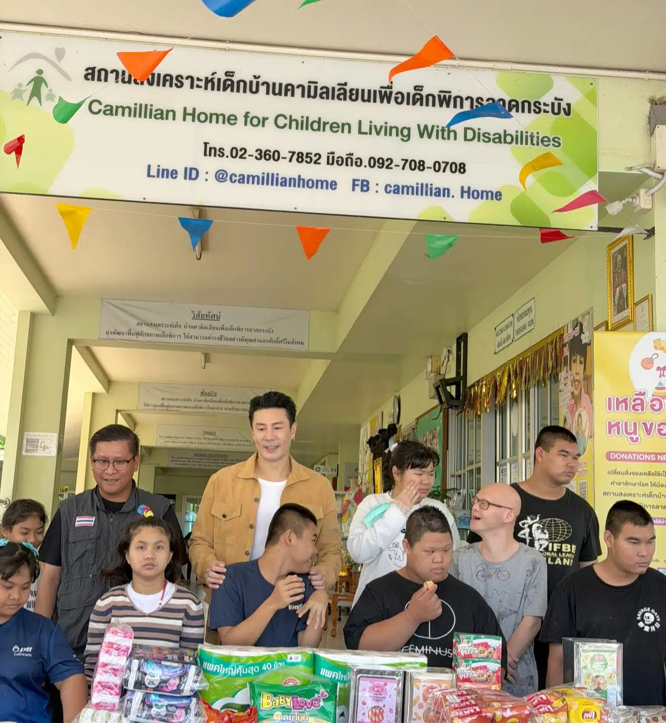 เด็ก ๆ ยิ้มแย้มรับของเล่นจากโดม ปกรณ์ ลัม ในงานวันเด็ก 2569